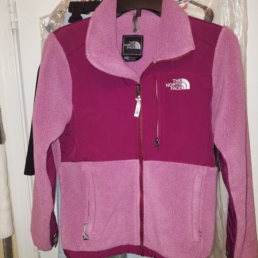 Women's North Face fleece jacket.